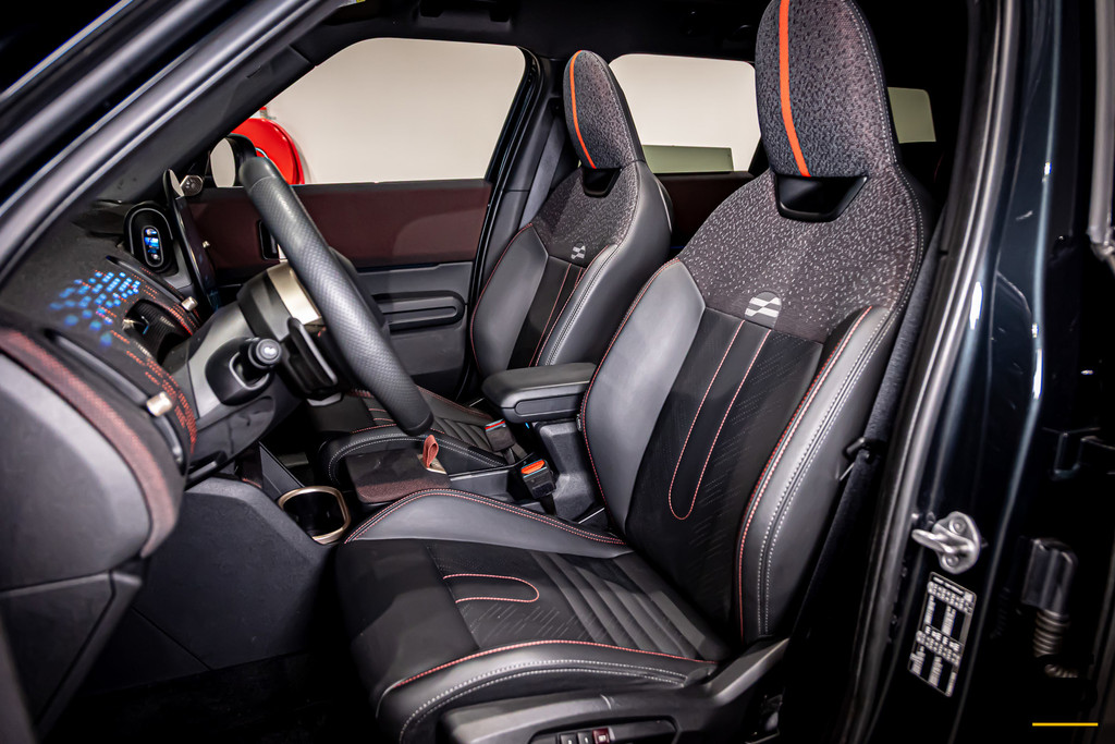 BMW iX1 XDrive30 Launch Edition 67 kWh|M-sport|Pano|H&K|NAP 52658355-61.jpg | Schalk Automotive