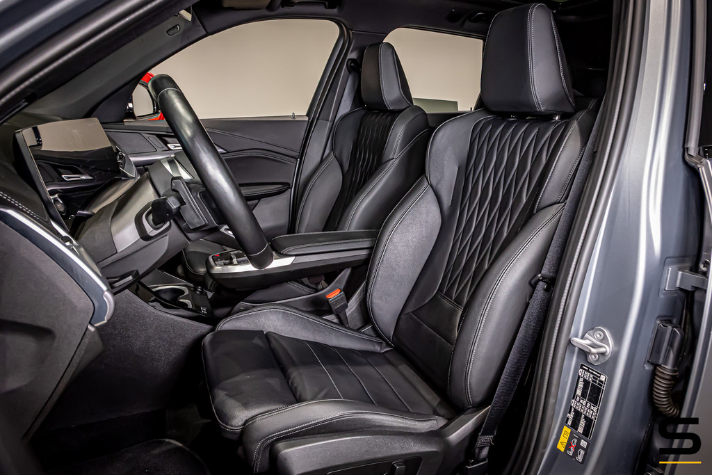 BMW X1 XDrive30e|M-sportpakket|Pano|Cam|Leder|Sportstoelen 52519865-4.jpg | Schalk Automotive