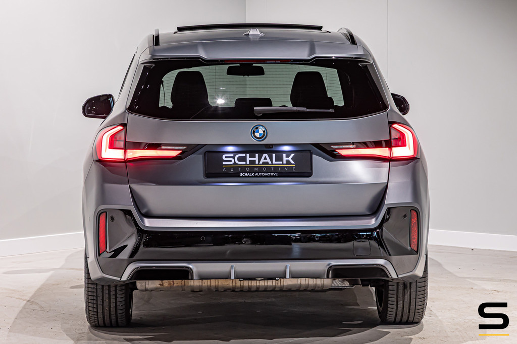 BMW X1 XDrive30e|M-sportpakket|Pano|Cam|Leder|Sportstoelen 52519865-4.jpg | Schalk Automotive