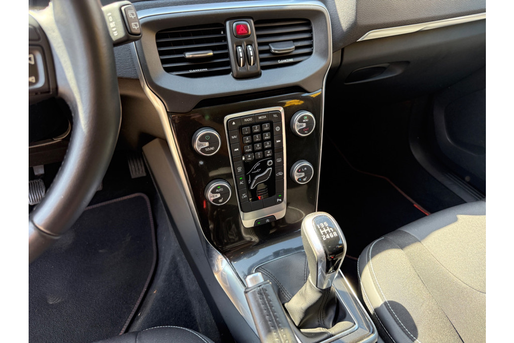 Volvo V40 2.0 D2 Nordic+|NAP|Trekhaak|Nette auto|Nieuwe APK 53927230-12.jpg | Schalk Automotive