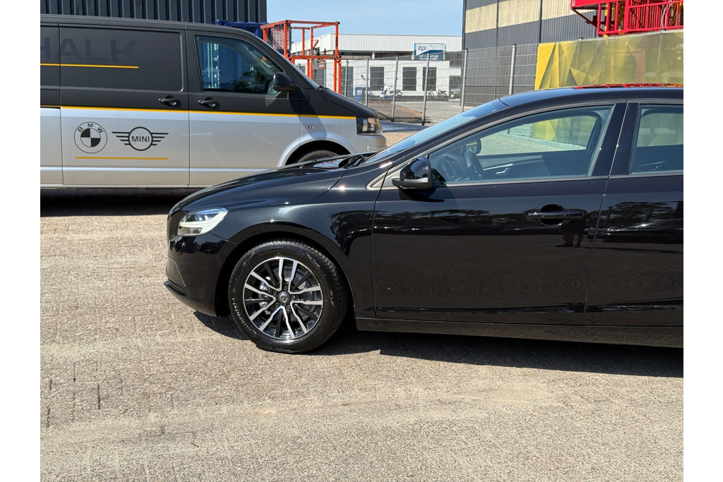 Volvo V40 2.0 D2 Nordic+|NAP|Trekhaak|Nette auto|Nieuwe APK 53927230-6.jpg | Schalk Automotive