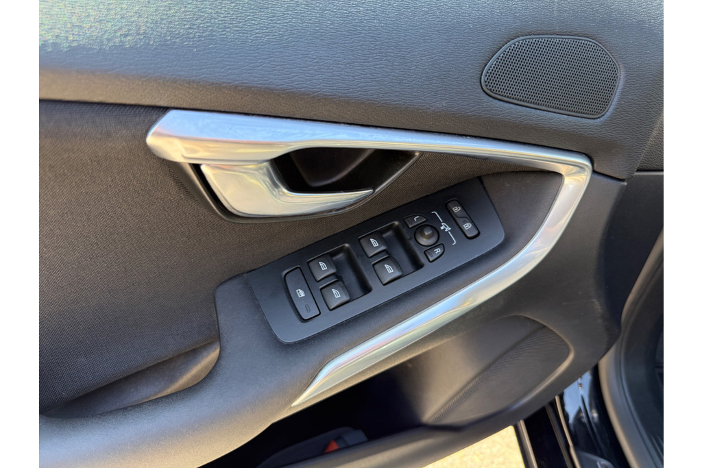 Volvo V40 2.0 D2 Nordic+|NAP|Trekhaak|Nette auto|Nieuwe APK 53927230-9.jpg | Schalk Automotive