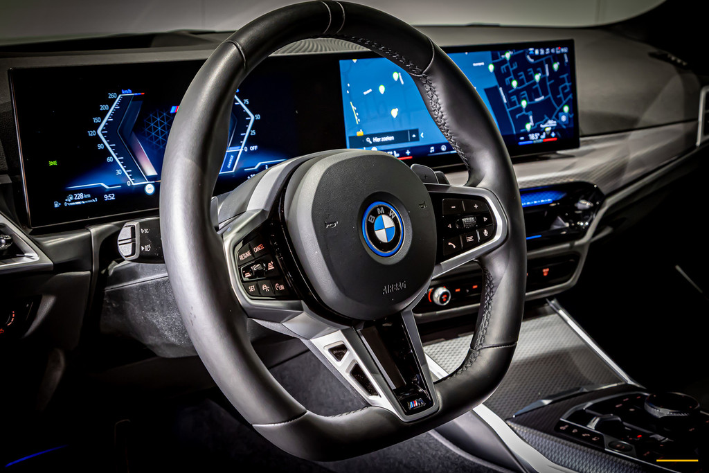 BMW 3 Serie Touring 330e|M-sport|ACC|360cam|HUD|Fisc€59.000 54188680-27.jpg | Schalk Automotive