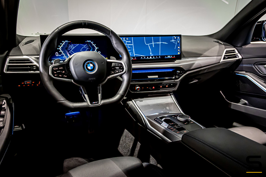 BMW 3 Serie Touring 330e|M-sport|ACC|360cam|HUD|Fisc€59.000 54188680-4.jpg | Schalk Automotive