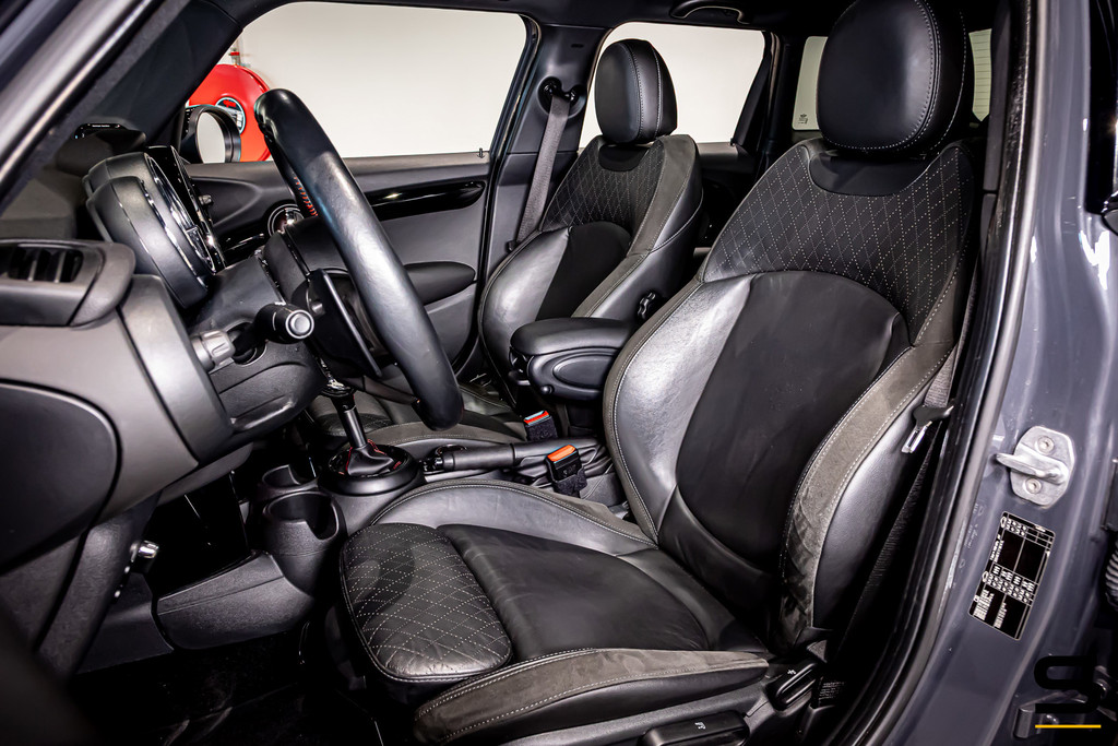 Volvo V40 1.5 T3 Polar+ Sport|R-Design|Cam|Pano|H&K|NAP|2e e 55576689-45.jpg | Schalk Automotive
