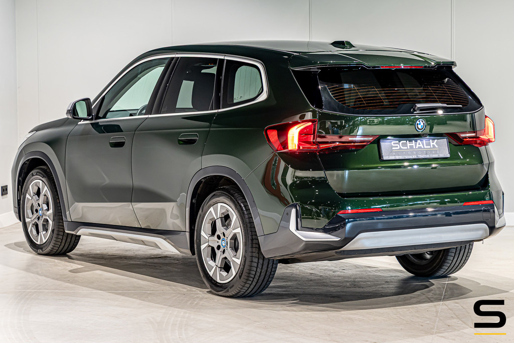 BMW iX1 EDrive30 X-Line|Sanremo Green|M-onderstel|Parking As 57203699-1.jpg | Schalk Automotive