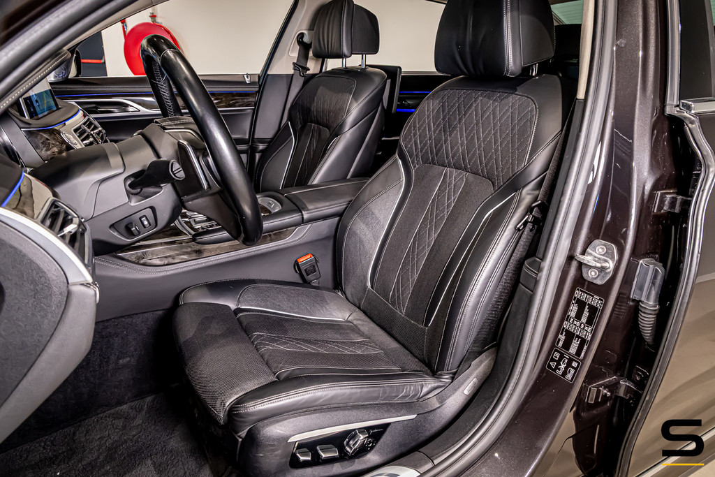 BMW 7 Serie 750Li xDrive High Executive|Pano|B&W|Massage|Full 57420492-1.jpg | Schalk Automotive